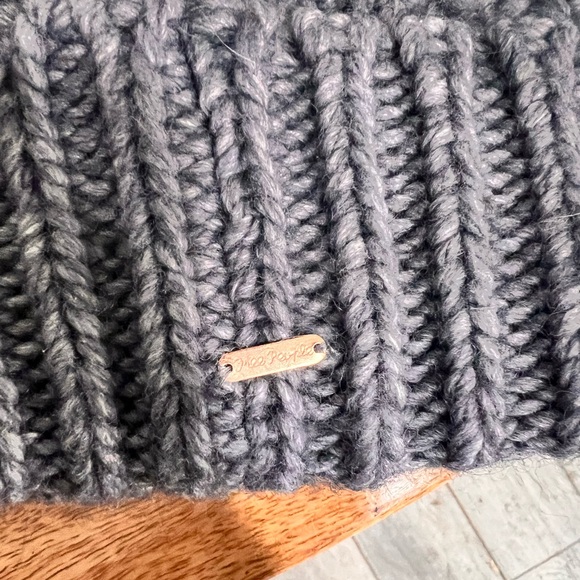 Free People Wool Beanie NWOT - Picture 3 of 4